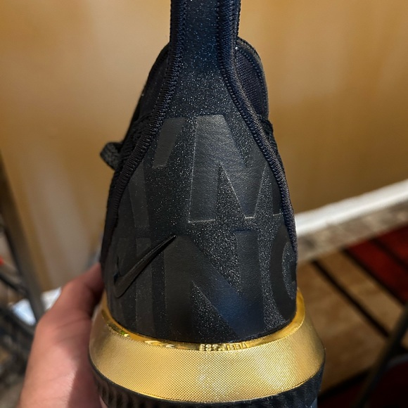 New Lebron 16 I’m King shoes 👟 I had these since 2018 - Picture 10 of 12